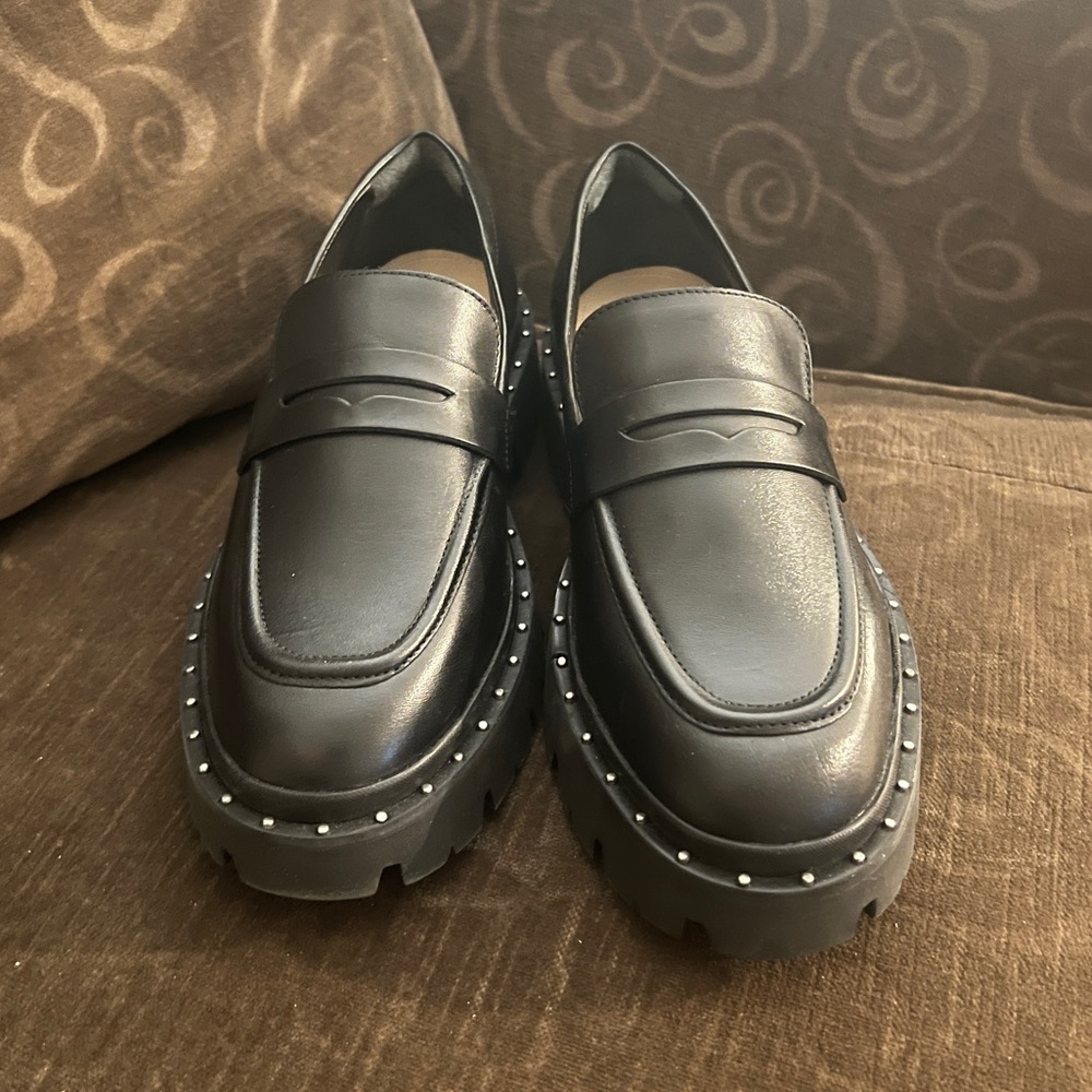 Schutz
Women's Christie Round Toe Flats
